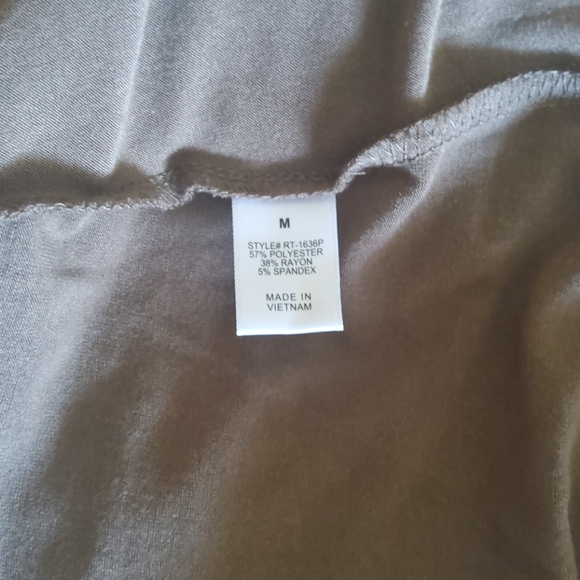 V-neck 3/4 sleeve tunic 🔥 - Picture 6 of 6